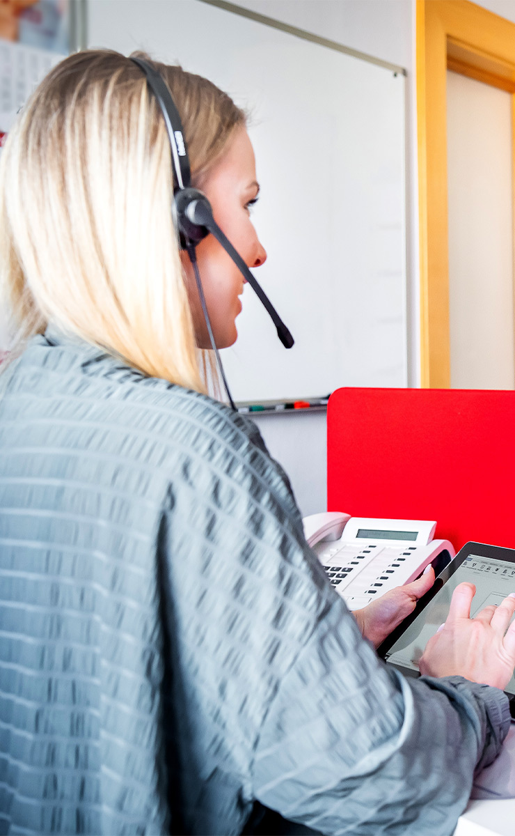 aventa Mitarbeiterin im Videocall mit Kunden